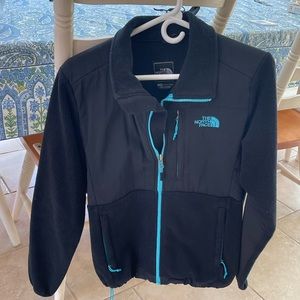 Woman’s The North Face Denali Jacket - Black fleece w/ Bright Blue accents